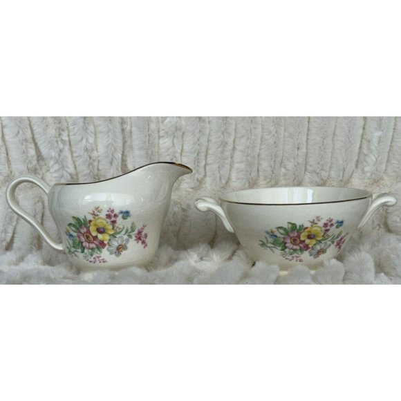 Edwin M. Knowles Vintage Sugar Bowl & Creamer Cheery Bright Daisy Like Flowers - Picture 1 of 16